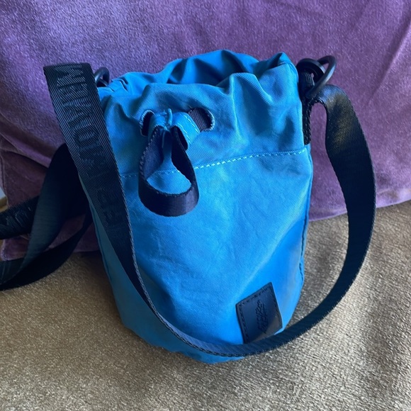 New FP Movement Road Runner Recycled Nylon Bucket Bag - Picture 4 of 8